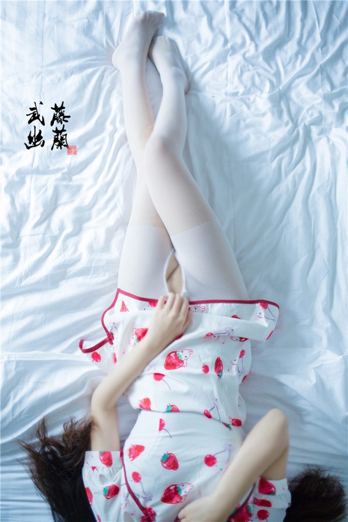 极品美穴网红少女武藤幽兰之草莓旗袍（36P-195MB） COSPLAY-第4张